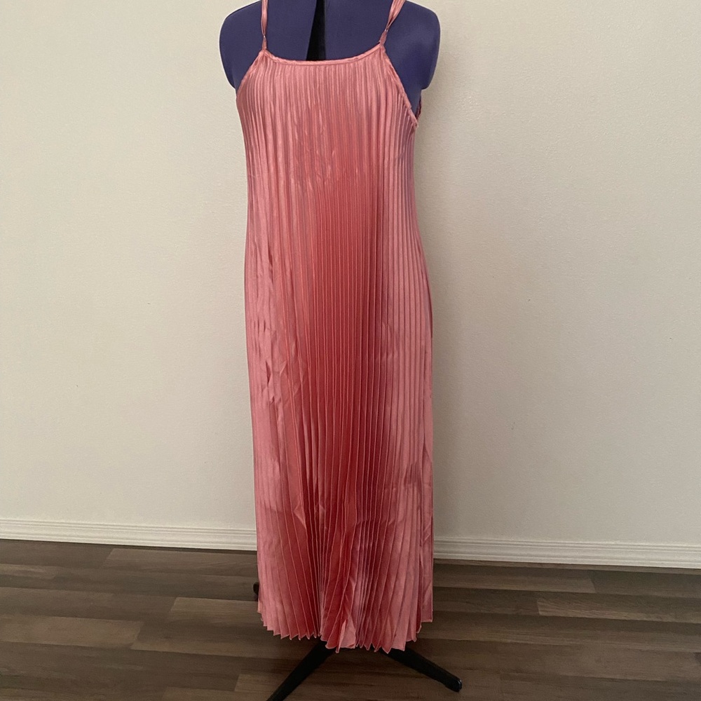 Chic Pink Pleated Dress size L - Picture 2 of 9